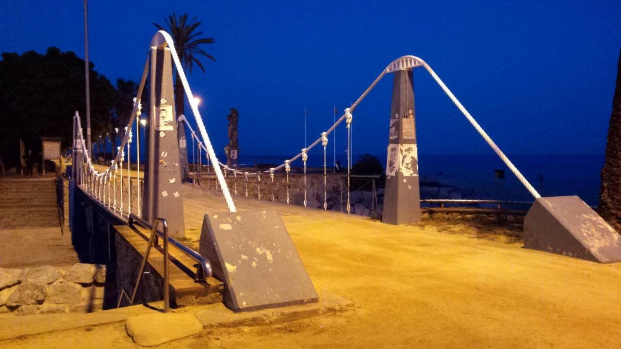 White Stones Beach In Sant Pol De Mar Exterior foto
